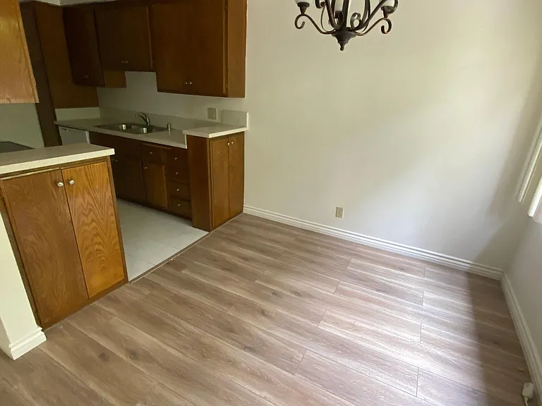 1275 Barry Ave #3 — Photo 9