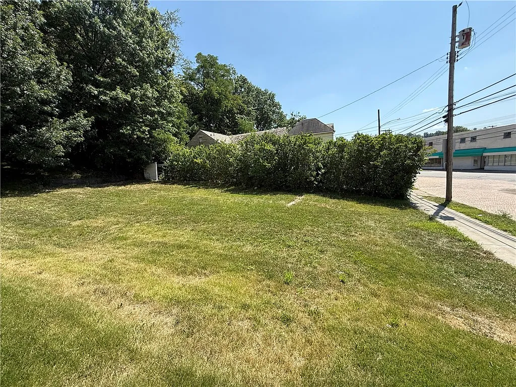 108 Greydon Ave photo 1
