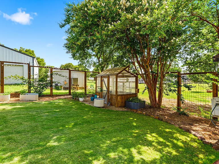627 Francks Cir — Photo 26