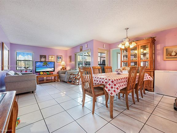 3rd image of 10893 NW 7th St APT 13-27