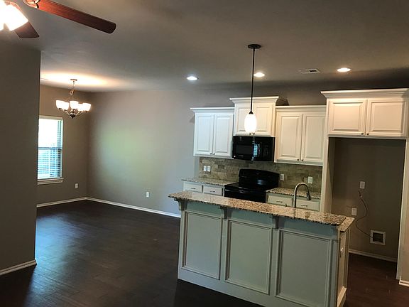 5th image of 602 SW 120th Cir