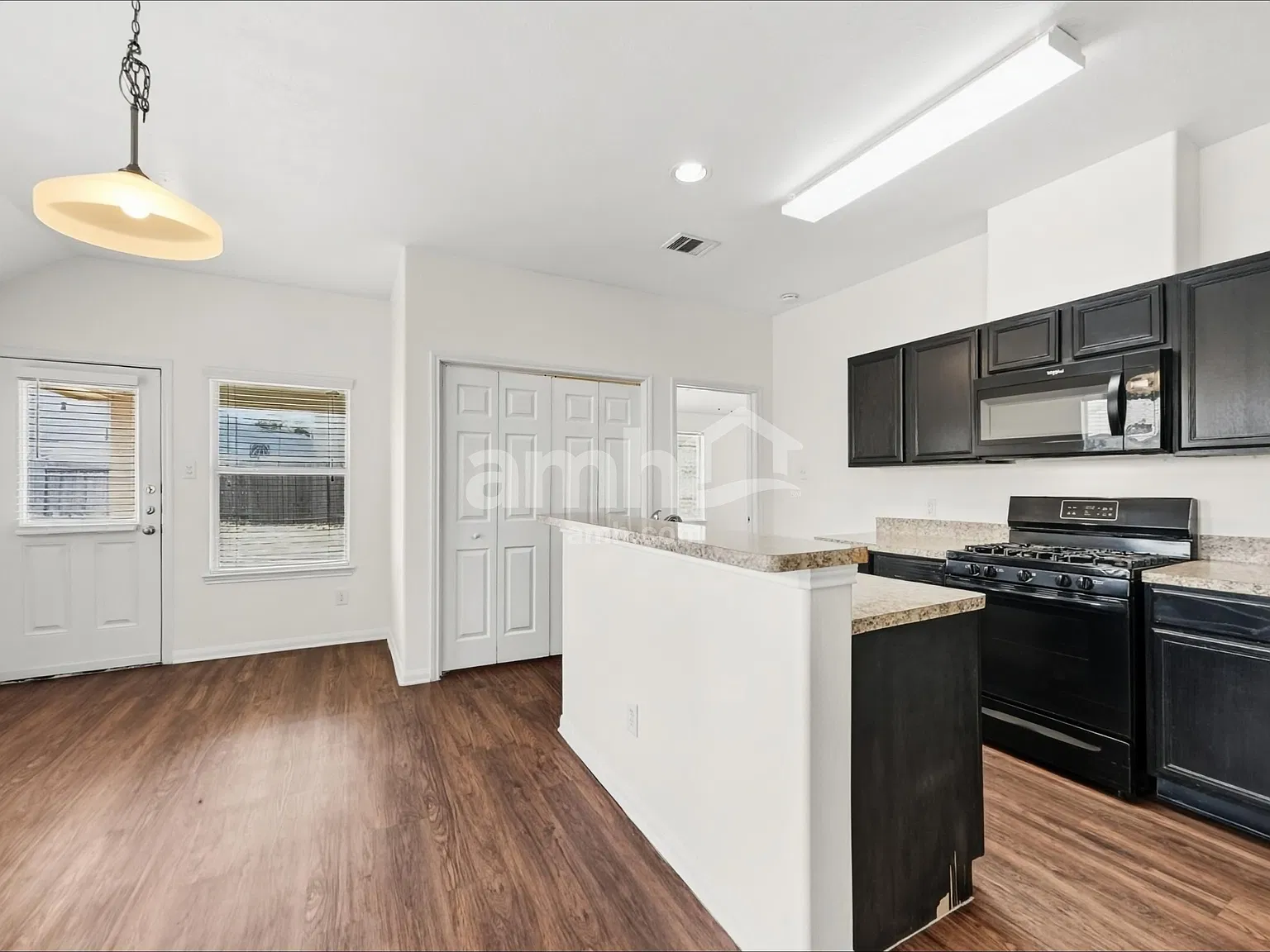 3 bed, 2.0 bath, 1192 sqft, $1,700 — Photo 3