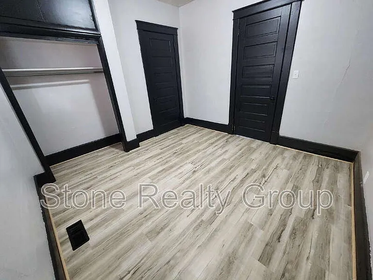 1527 5th Ave — Photo 5