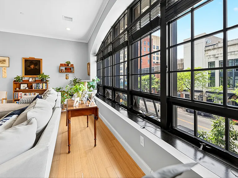 325 S Salina St #2 — Photo 2