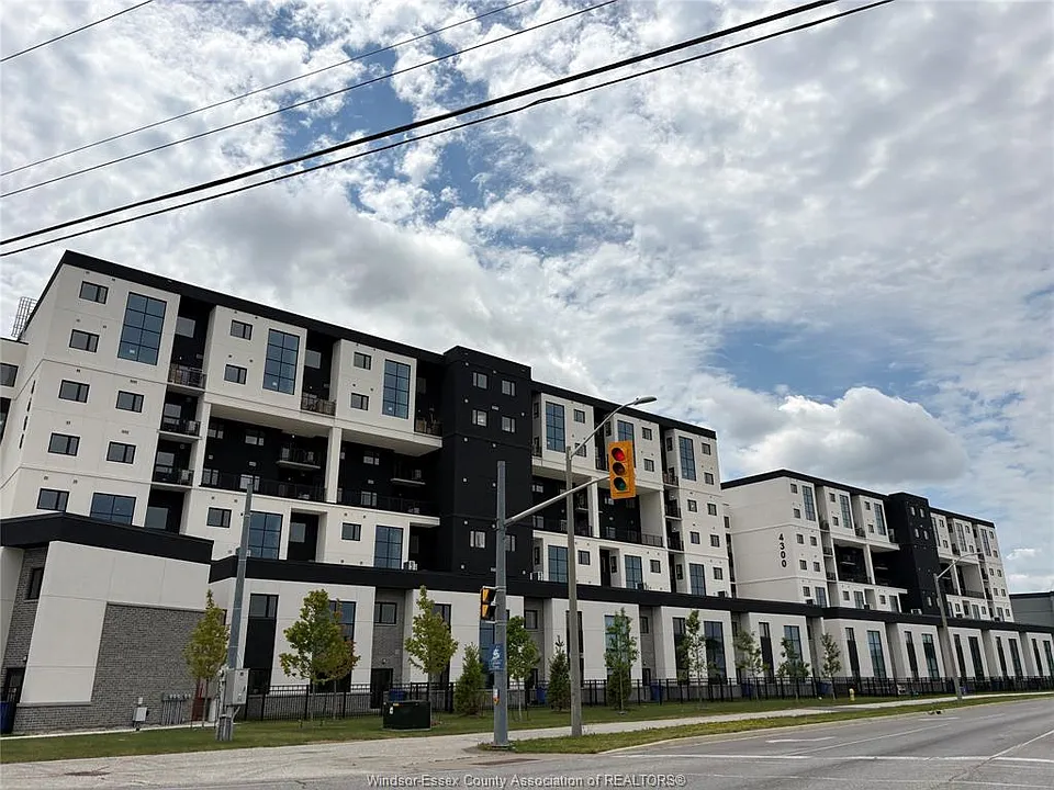 4400 Laurier Pkwy #530