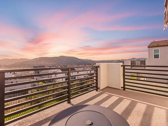 2nd image of 550 Meadowood St