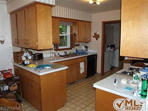 3rd image of 1571 Scranton Dr