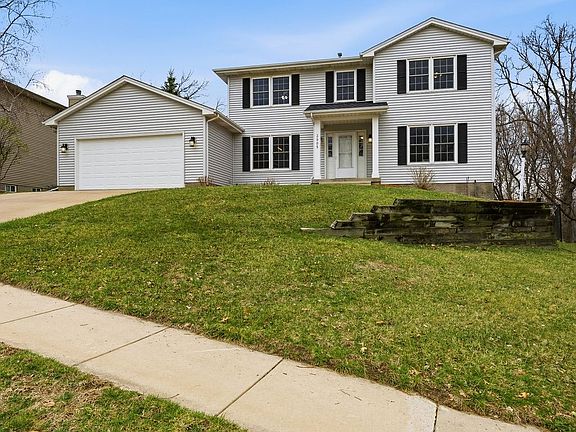 2nd image of 3905 Riverside Dr NE