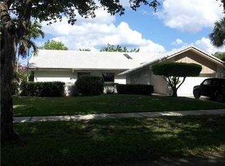 368 Deer Creek Woodlake Ln, Deerfield Beach, FL 33442