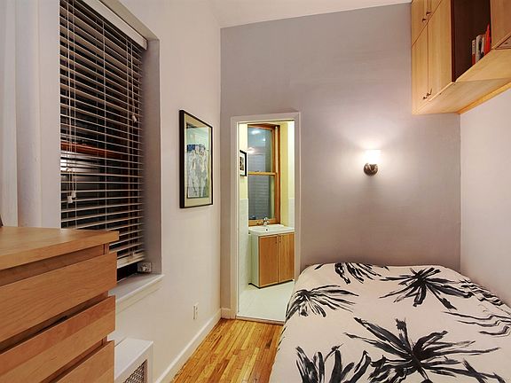 3rd image of 333 W 21st St