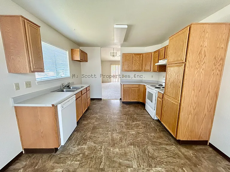 1449 N Marion Russell Dr — Photo 4
