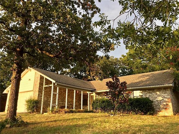 2nd image of 1817 Roosevelt Ct