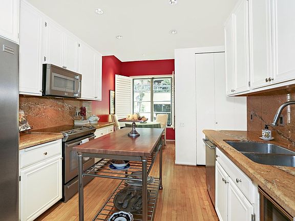 4th image of 700 N Lake Ave #140