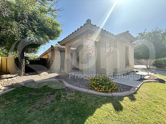 3rd image of 2135 E Grand Canyon Dr