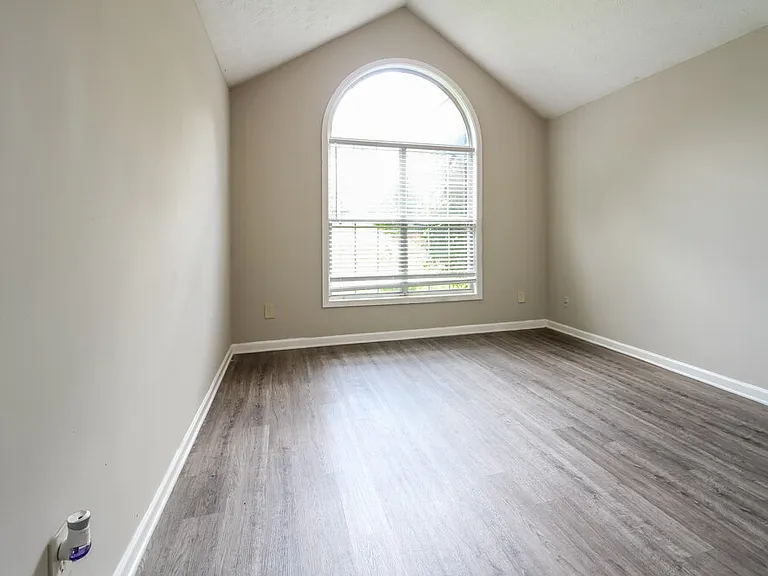 5729 Lakeview Cir — Photo 21
