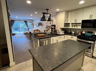 290 Redrock Dr, Burlington, VT 05401