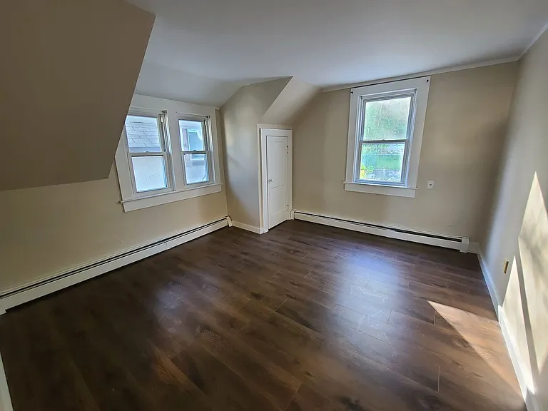 9 Stanley Ave — Photo 11