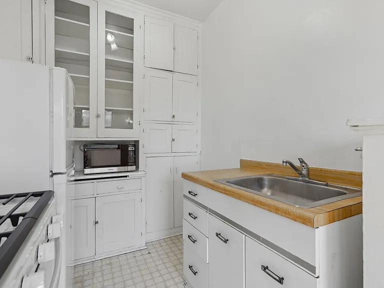 Summit Hill Apartments — Photo 7