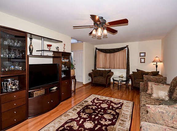 4th image of 1038 Cumberland Ct