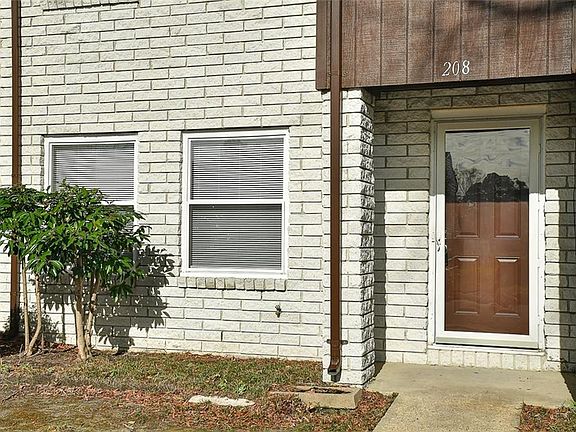 3rd image of 208 N Palmyra Dr