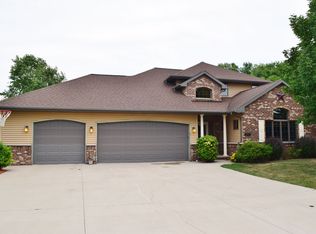 N9454 Logan Ln, APPLETON, WI 54915