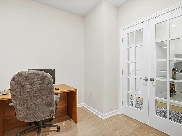 4 Winslow Ln #410 — Photo 16
