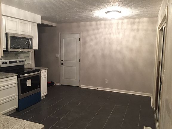 4th image of 585 Stonehaven Dr
