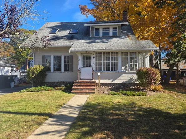 305 Liberty St, Rockland, MA 02370