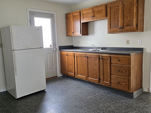 2nd image of 167 Paine St Unit 1