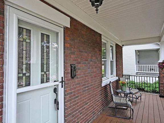 5th image of 2424 Lysle Ln