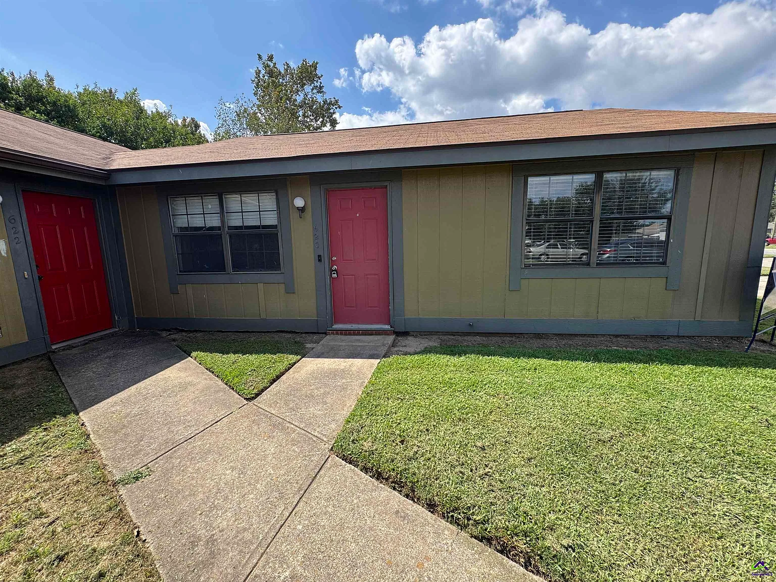2 bed, 1.0 bath, 900 sqft, $950 — Photo 1