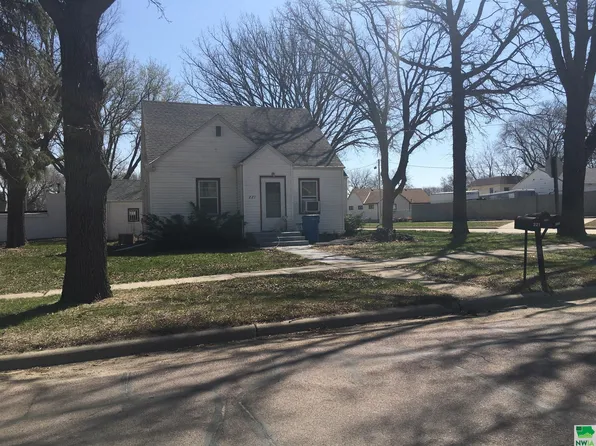 221 Washington Ave, Sheldon, IA 51201