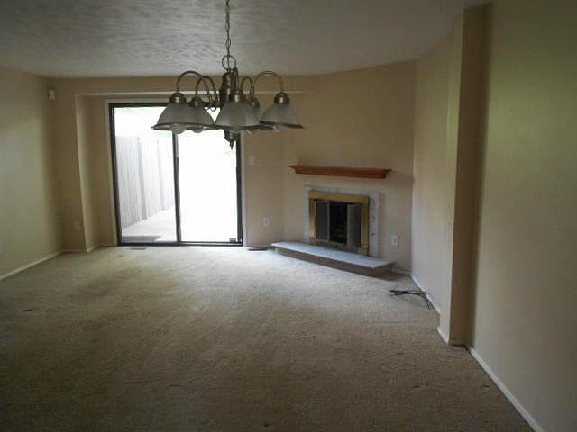 LIVING ROOM / DINING ROOM COMBO