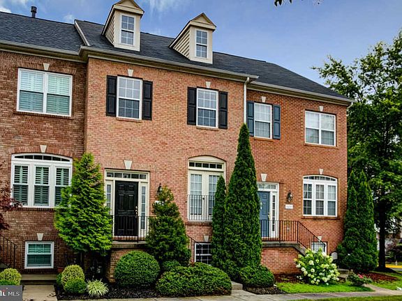 2nd image of 4687 Carisbrooke Ln