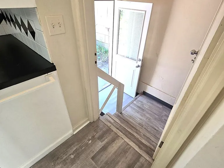 7020 NE Halsey St — Photo 10