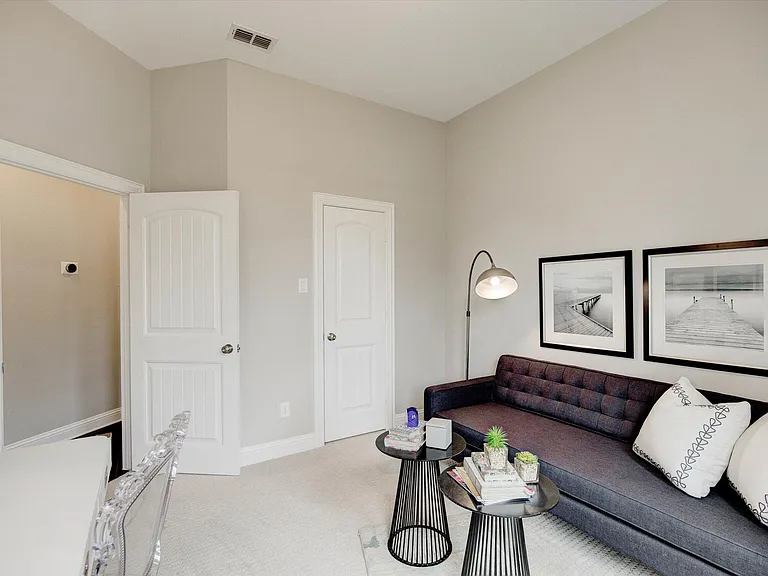 2700 Gladstone Dr — Photo 15