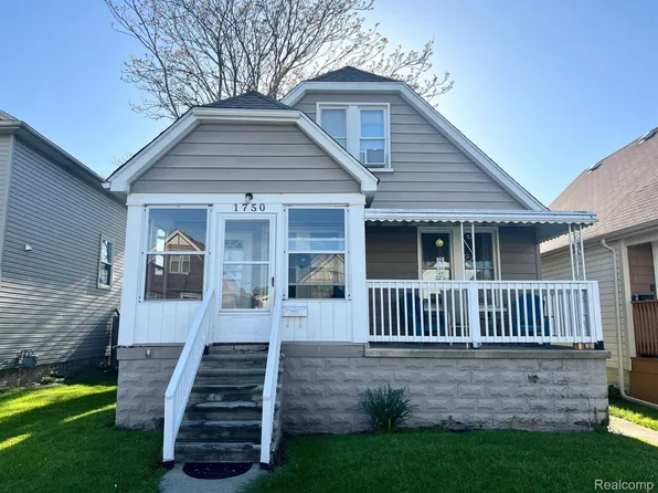 1750 Lindbergh St, Wyandotte, MI 48192