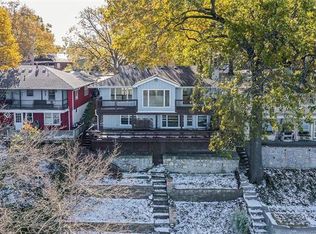 815 NW South Shore Dr, Lake Waukomis, MO 64151