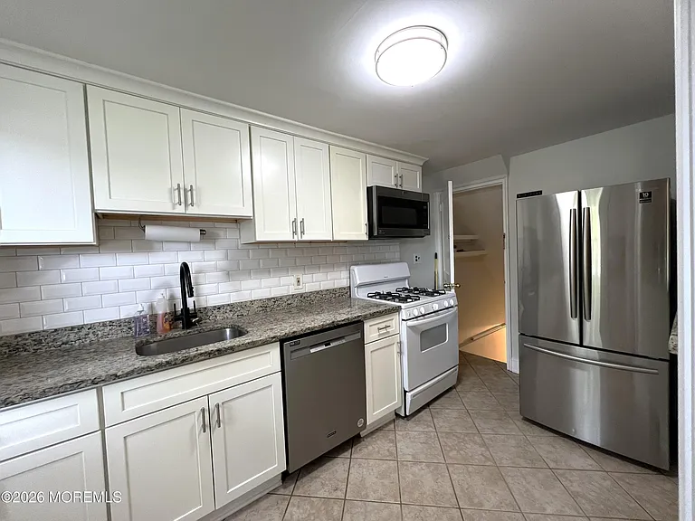 317-325 Bath Ave #15 — Photo 7