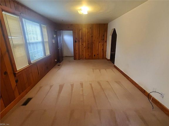5th image of 1028 Geneva Ave