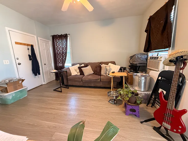 1307 Cranston St #1R — Photo 9