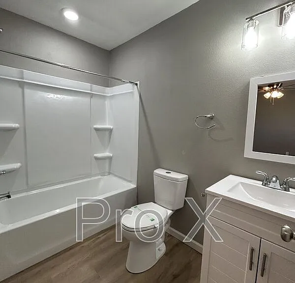 712 N Columbus St #A — Photo 9