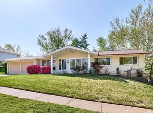 814 Phaeton Dr, Ballwin, MO 63021