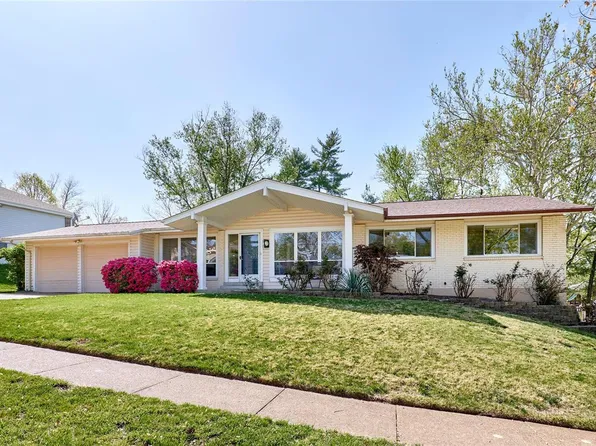 814 Phaeton Dr, Ballwin, MO 63021