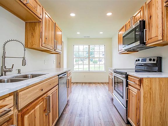 4th image of 406 Camellia Dr #A