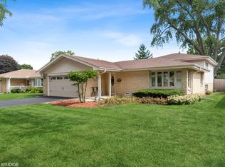 921 S See Gwun Ave, Mount Prospect, IL
