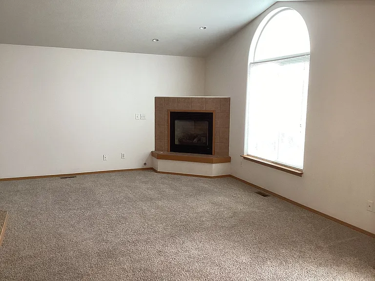1102 S Aspen Pl — Photo 4