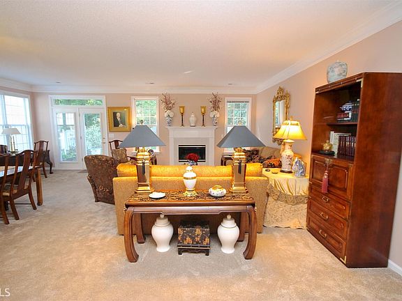 4th image of 122 Willow Creek Dr