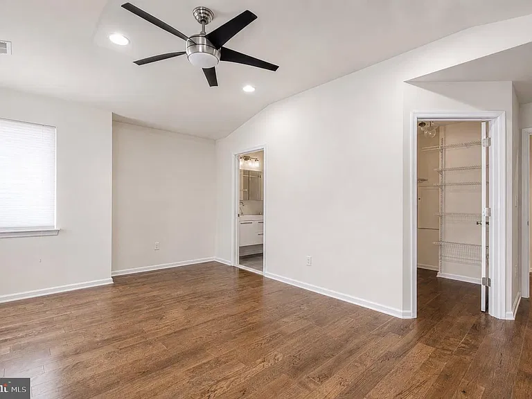 4 Regency Ct — Photo 40