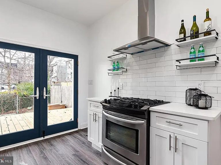 1630 N Bond St — Photo 13